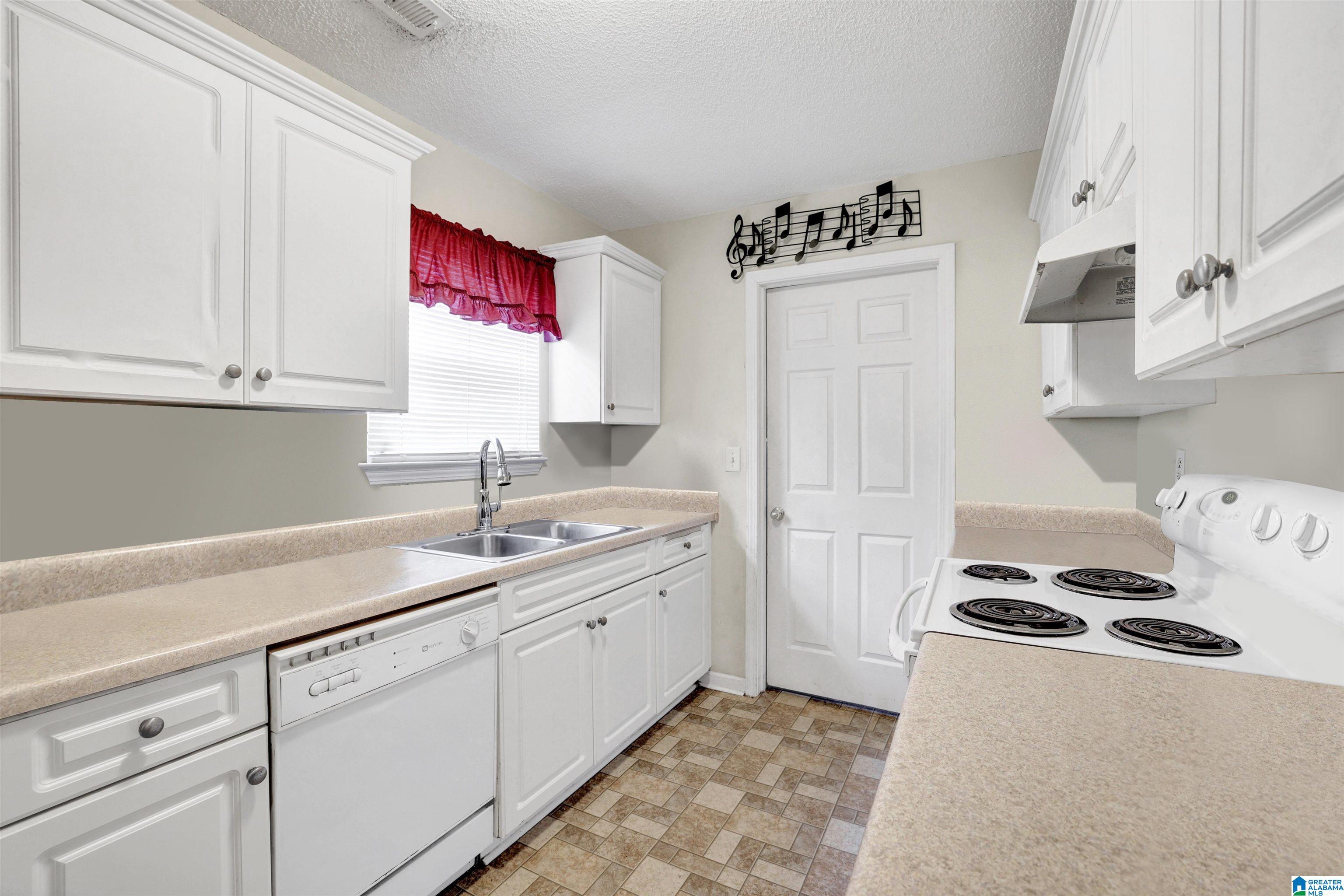 94 Dexter Avenue Bessemer, AL 35023 - Photo 10 of 27