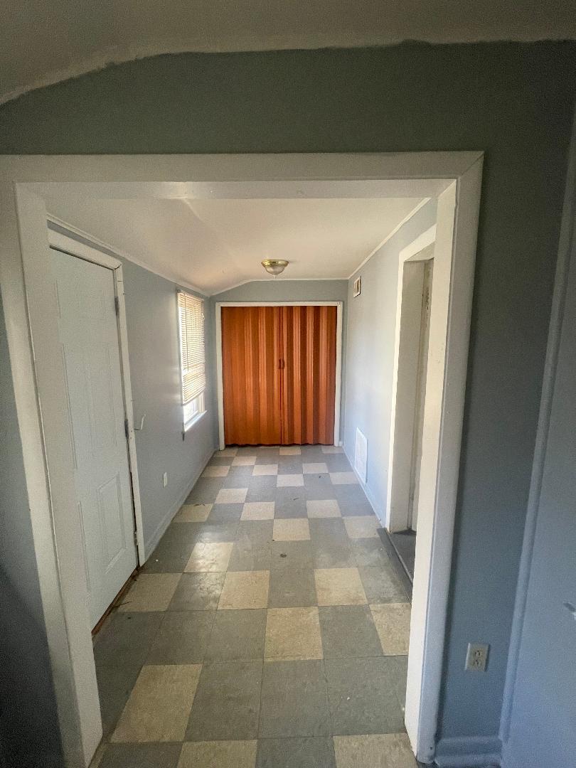 8136 South Exchange Avenue, Unit 2 Chicago, IL 60617 - Photo 8 of 8 a view of entryway
