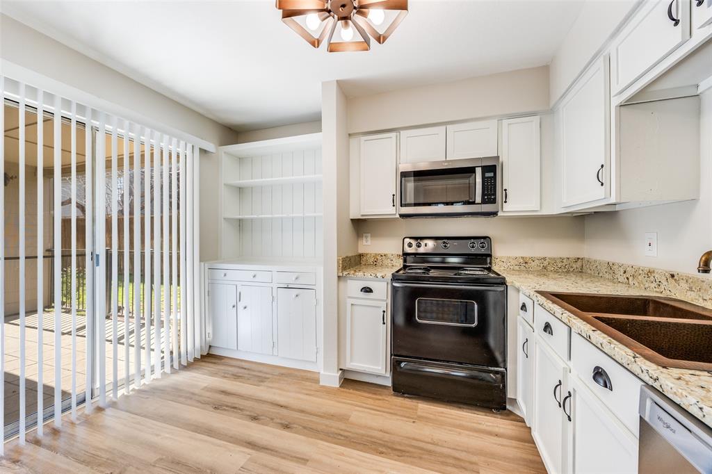 5300 Keller Springs Road, Unit 1067 Dallas, TX 75248 - Photo 8 of 14 a kitchen with a stove and a microwave