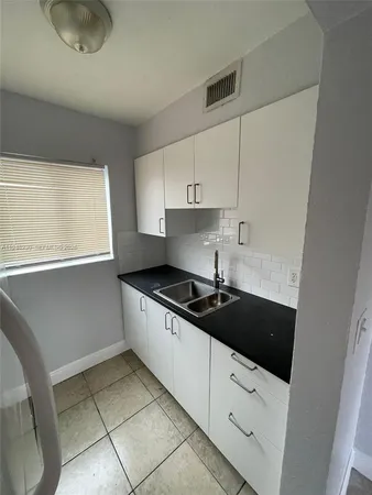$1,500 | 2330 Northwest 11th Street, Unit 9, Miami, FL 33125