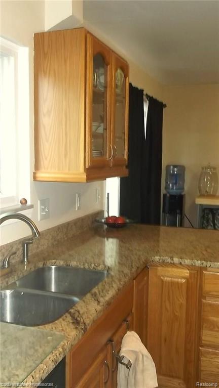 3221 Eastern Avenue Rochester Hills, MI 48307 - Photo 4 of 29