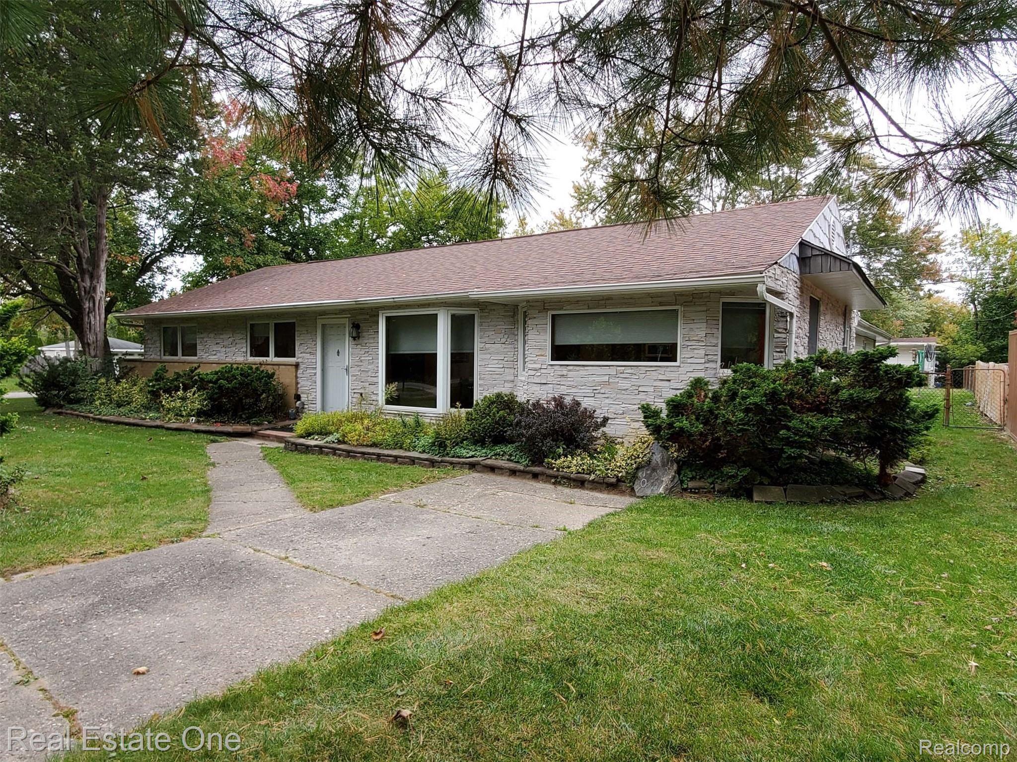 6310 Greer Road West Bloomfield, MI 48324 - Photo 29 of 33 front3.jpg