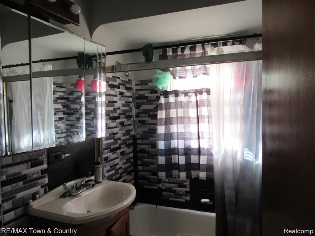 3108 Winona Street Flint, MI 48504 - Photo 11 of 12 Gallery Image 11