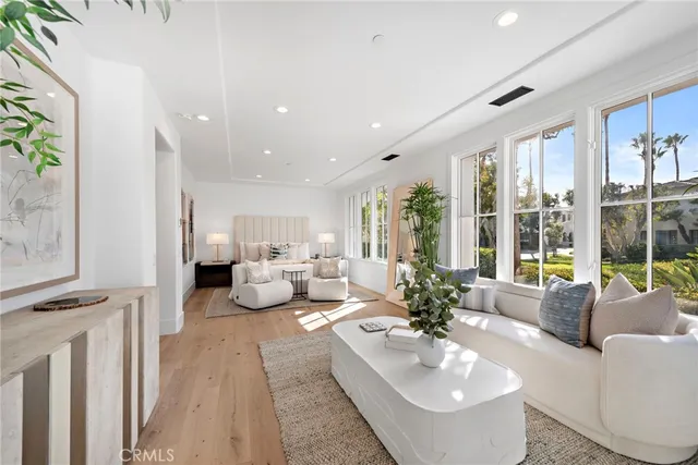 a spacious en suite bathroom with double sink and a large mirror