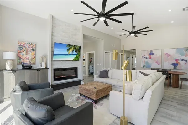 $2,399,000 | 3321 Estero Boulevard, Fort Myers Beach, FL 33931