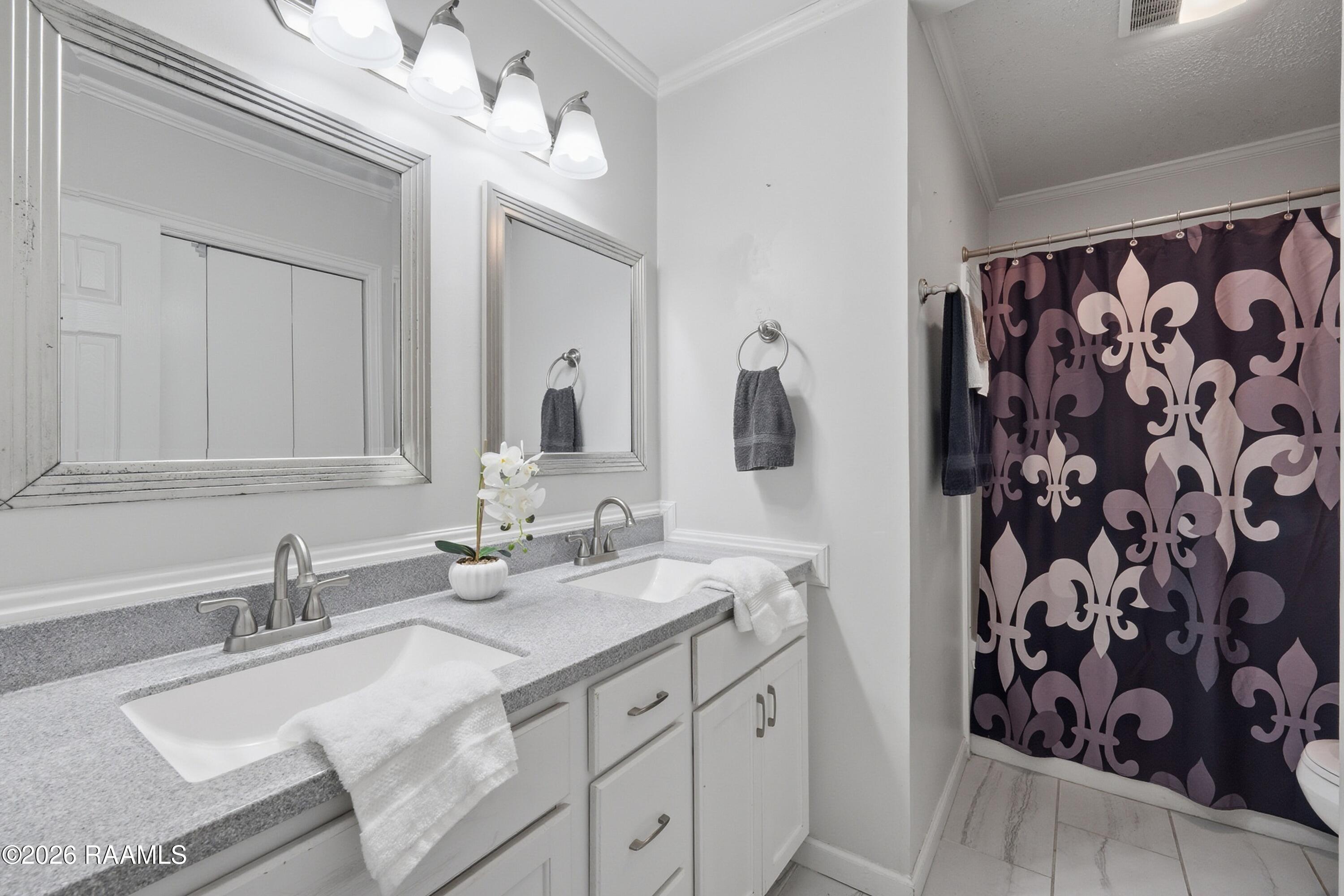 218 Fallis Road Lafayette, LA 70507 - Photo 18 of 23 Fallis hall bath