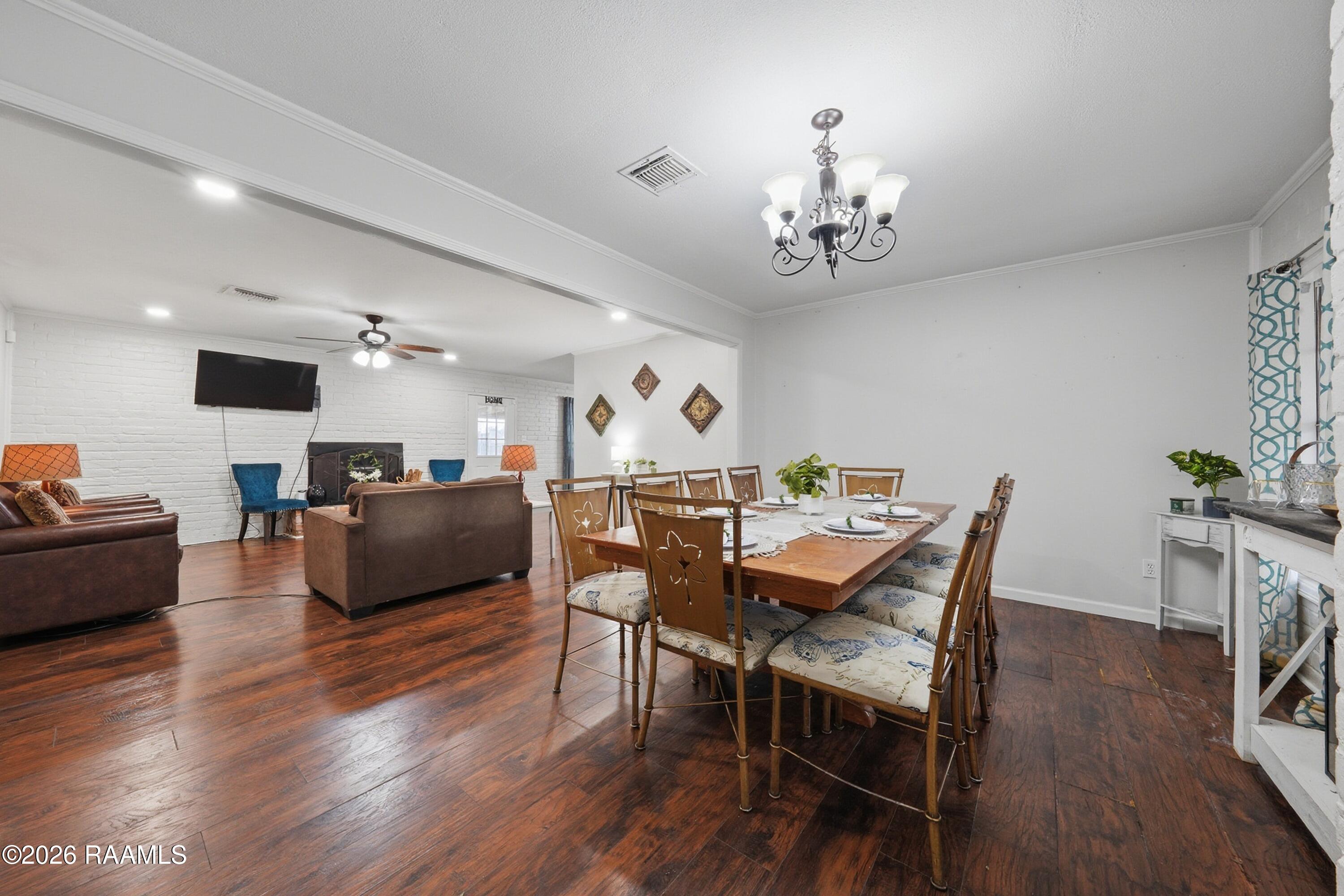 218 Fallis Road Lafayette, LA 70507 - Photo 4 of 23 Fallis dining room