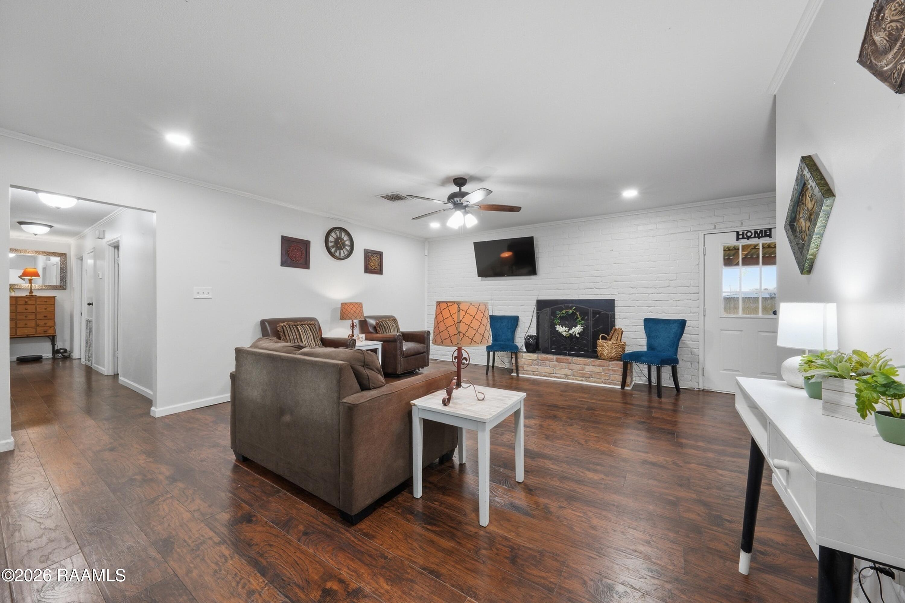 218 Fallis Road Lafayette, LA 70507 - Photo 7 of 23 Fallis living room