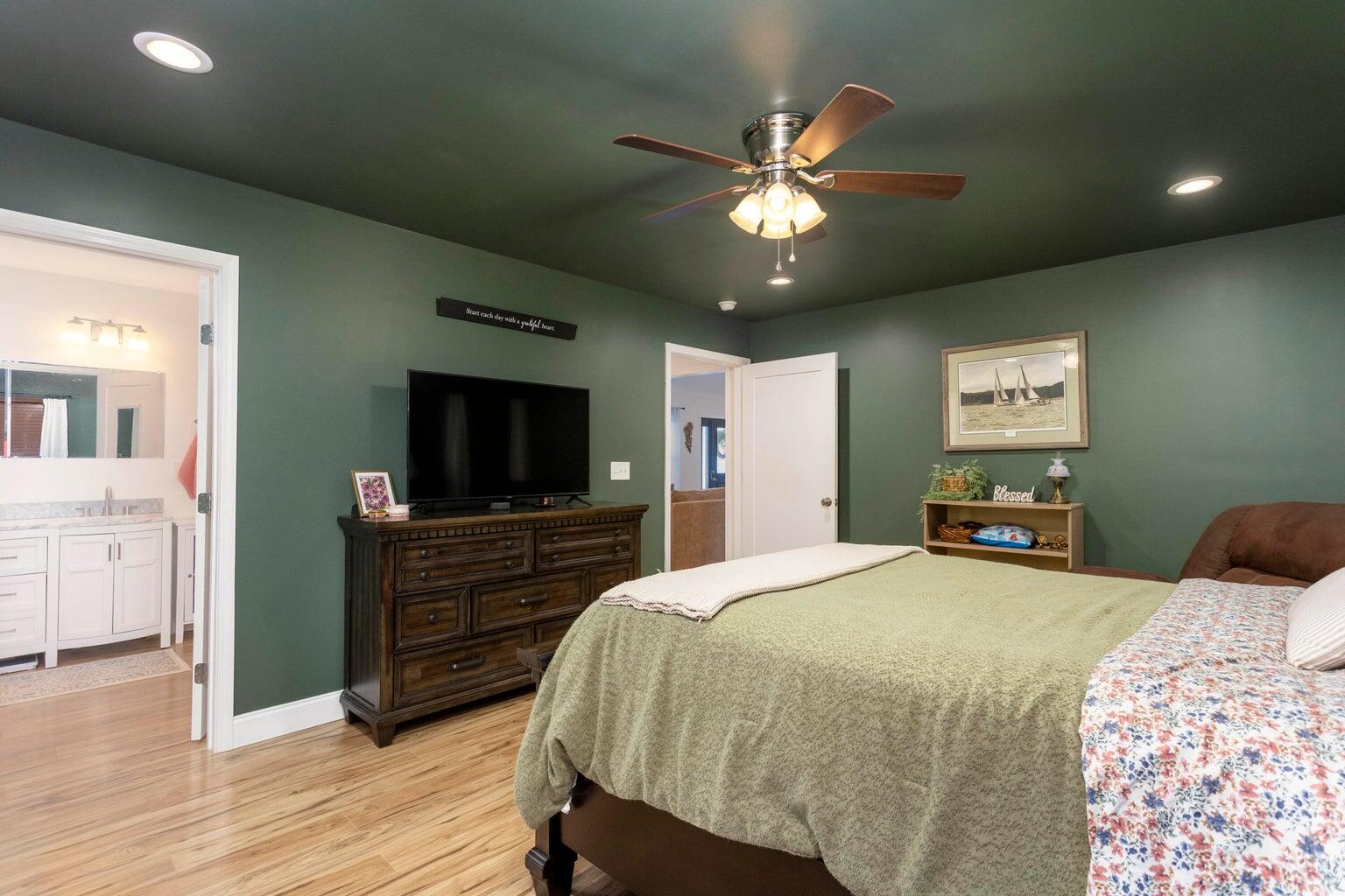 225 Foothills Drive Dayton, TN 37321 - Photo 15 of 34 Primary Bedroom