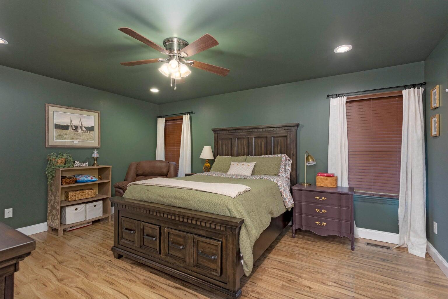 225 Foothills Drive Dayton, TN 37321 - Photo 16 of 34 Primary Bedroom