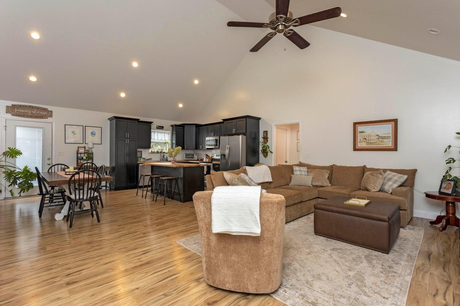 225 Foothills Drive Dayton, TN 37321 - Photo 7 of 34 Living Room