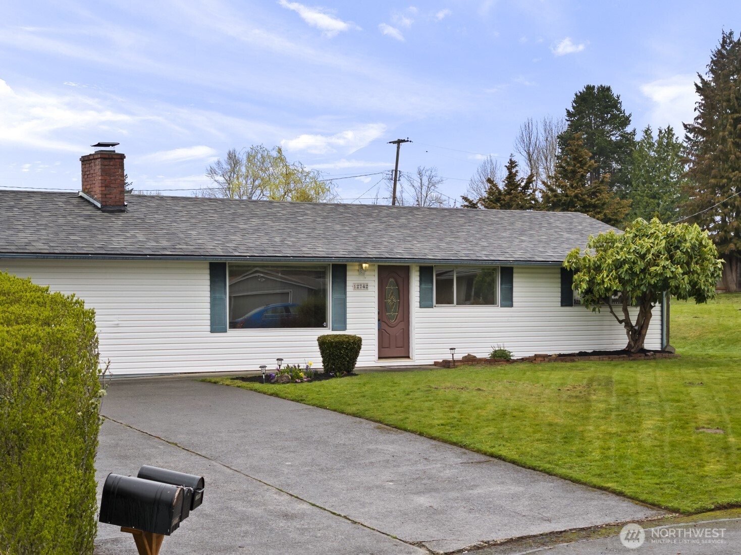 12742 Southeast 171st Place Renton, WA 98058 - Photo 2 of 33 a front view of a house with a yard and garage