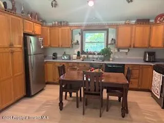 a close up view of a washer and dryer