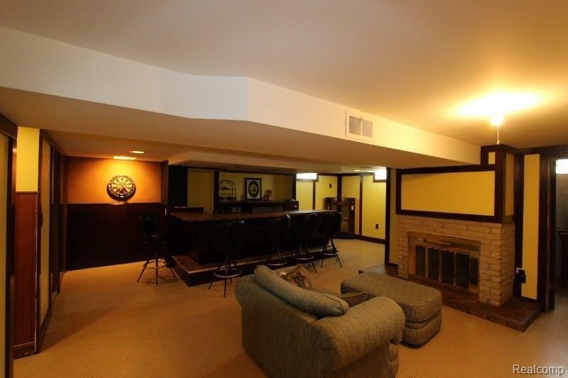 2405 Oakcrest Road Sterling Heights, MI 48310 - Photo 19 of 23 24.jpg
