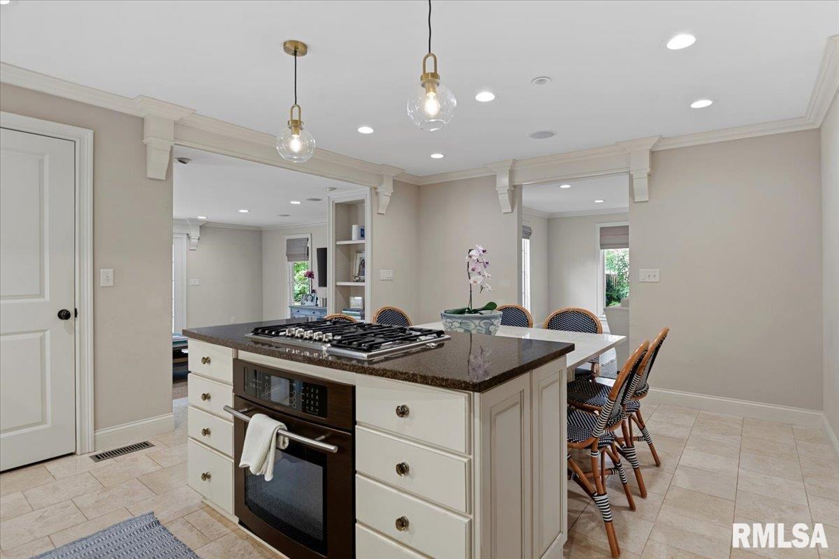 2006 South Wiggins Avenue Springfield, IL 62704 - Photo 12 of 43 Gallery Image 12