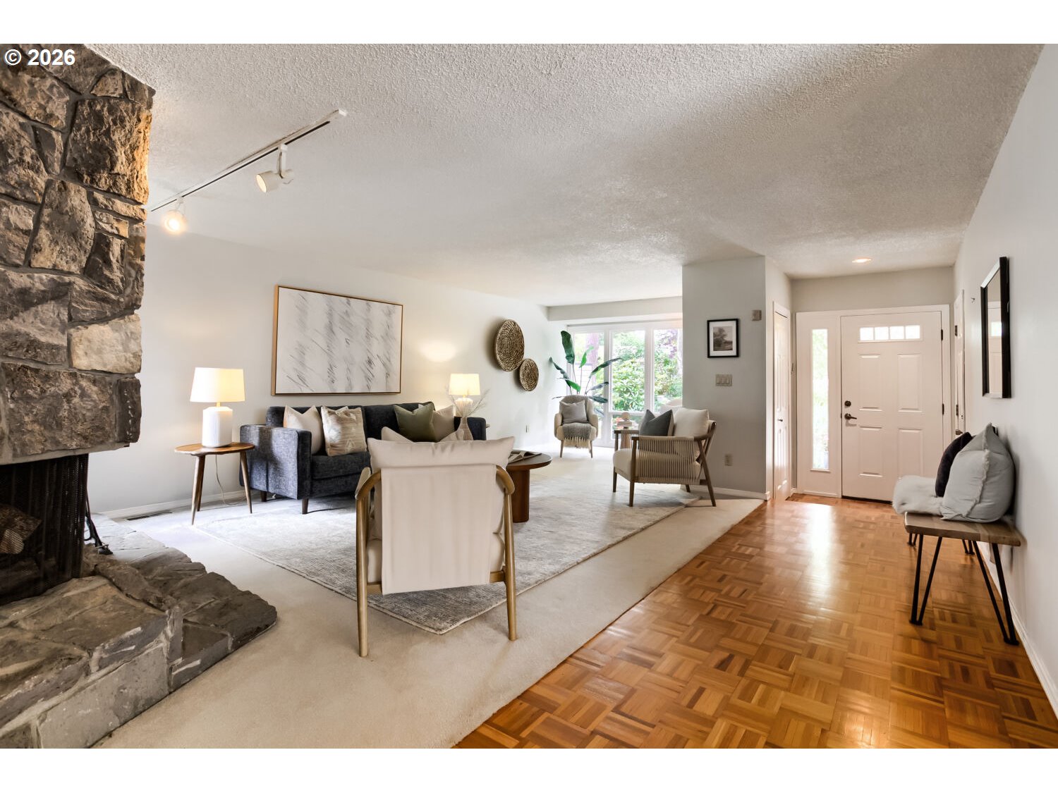 13265 Southwest Falcon Rise Drive Tigard, OR 97223 - Photo 5 of 17 Living Room/Entrance