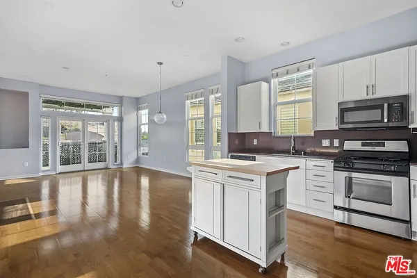 $6,500 | 13020 Pacific Promenade, Unit 406, Playa Vista, CA 90094