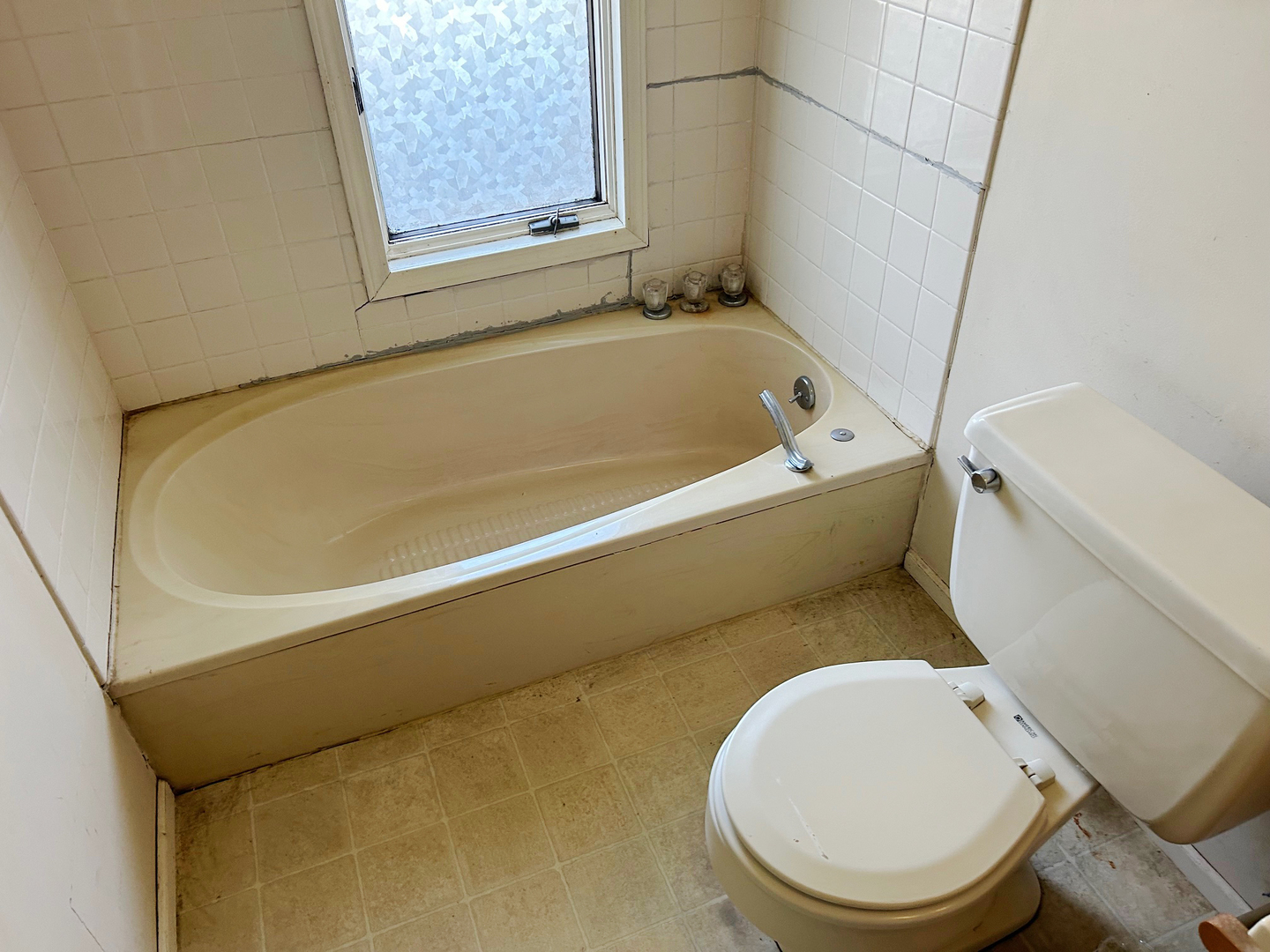 3413 East Bemes Road Crete, IL 60417 - Photo 23 of 29 a bathroom with a toilet and a bathtub