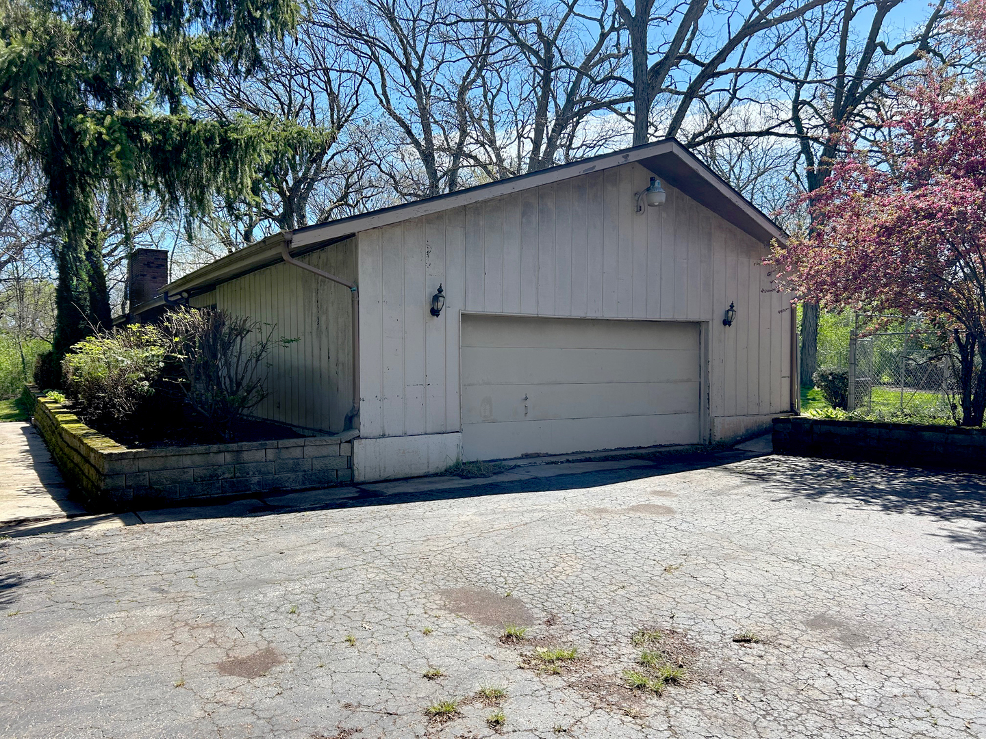 3413 East Bemes Road Crete, IL 60417 - Photo 7 of 29 a house with a yard