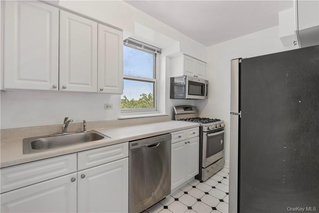 720 Pelham Road, Unit 1E New Rochelle, NY 10805 - Photo 10 of 20