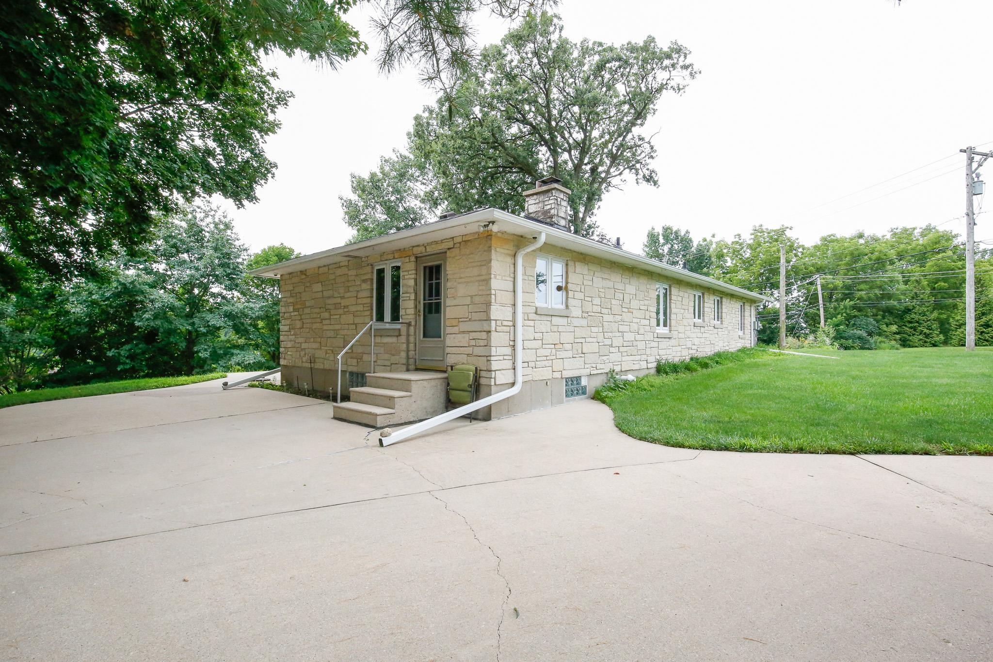 1742 Wolverine Road Dixon, IL 61021 - Photo 32 of 49