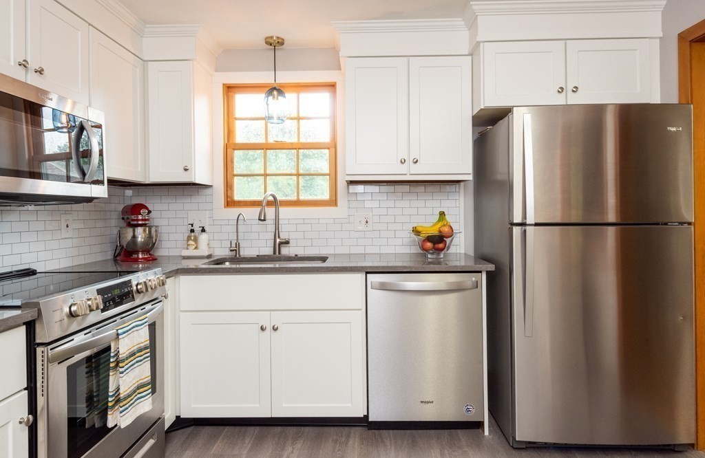 5 Spring Valley Road Burlington, MA 01803 - Photo 3 of 40 Gallery Image 3