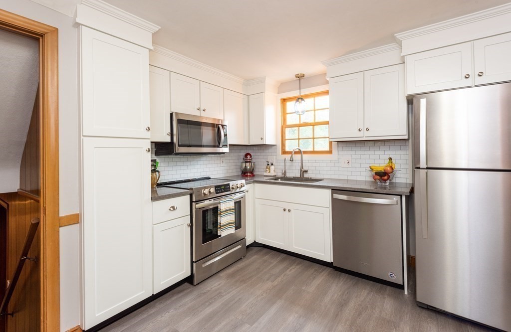 5 Spring Valley Road Burlington, MA 01803 - Photo 4 of 40 Gallery Image 4