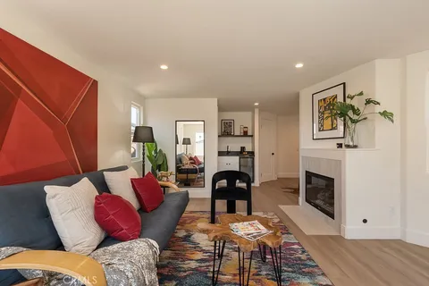 $2,850,000 | 519 10th Street, Huntington Beach, CA 92648