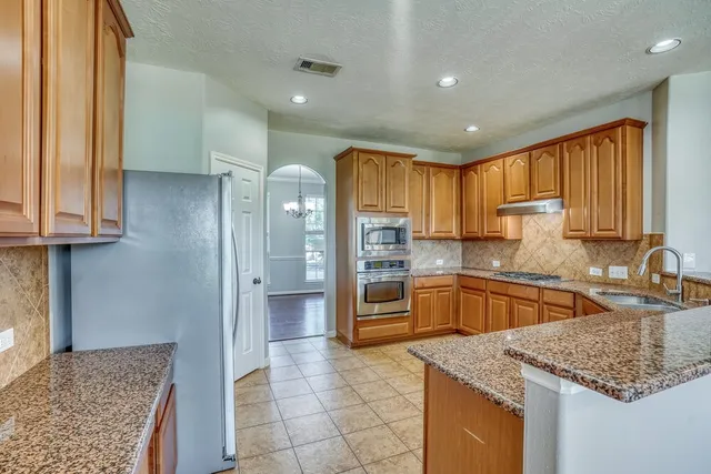 $2,995 | 17427 Stamford Oaks Drive, Tomball, TX 77377