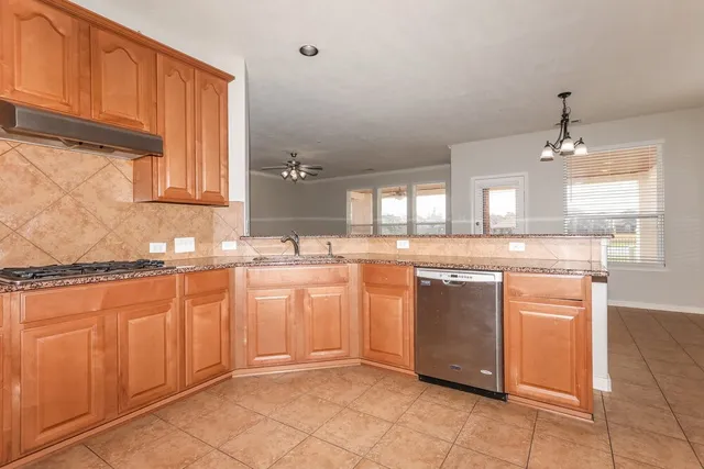 $3,325 | 17427 Stamford Oaks Drive, Tomball, TX 77377