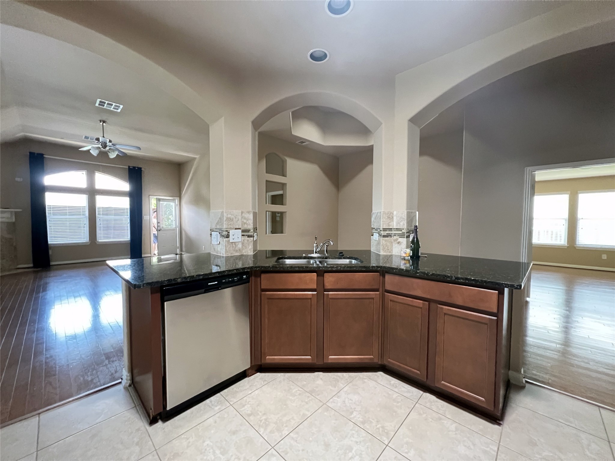 1817 Greyleaf Path Round Rock, TX 78665 - Photo 8 of 30 Gallery Image 8