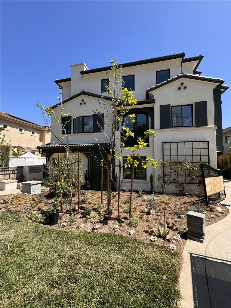 a house view with a outdoor space