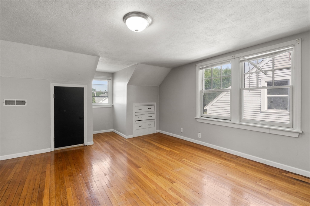 35 Merrimac Avenue Springfield, MA 01104 - Photo 13 of 23