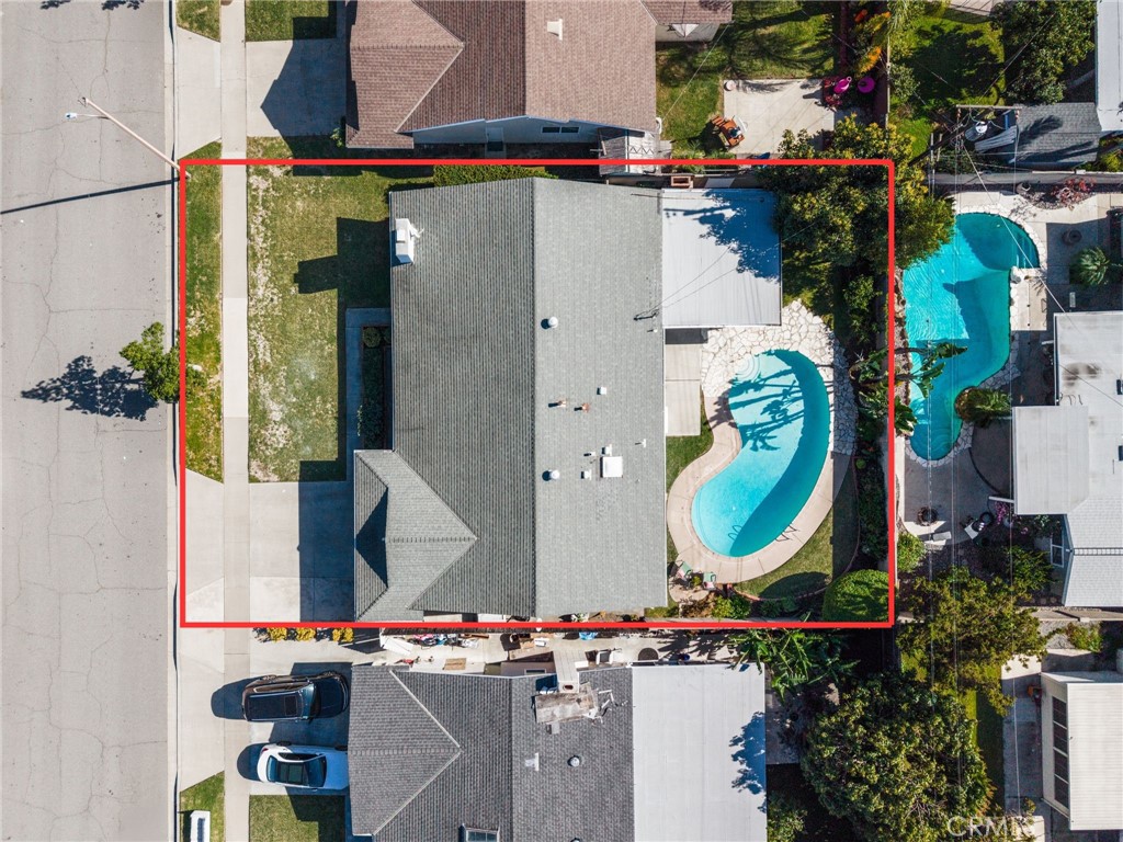 1610 East 20th Street Santa Ana, CA 92705 - Photo 26 of 43 Ample yard space with pool