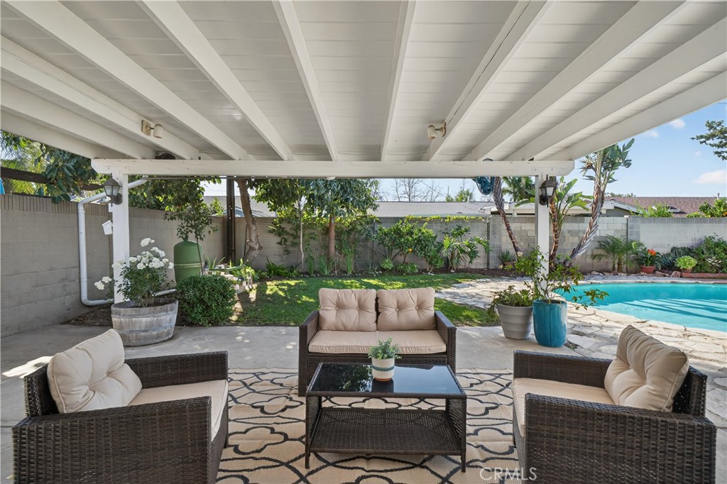 1610 East 20th Street Santa Ana, CA 92705 - Photo 29 of 43 a outdoor living space with furniture and garden view