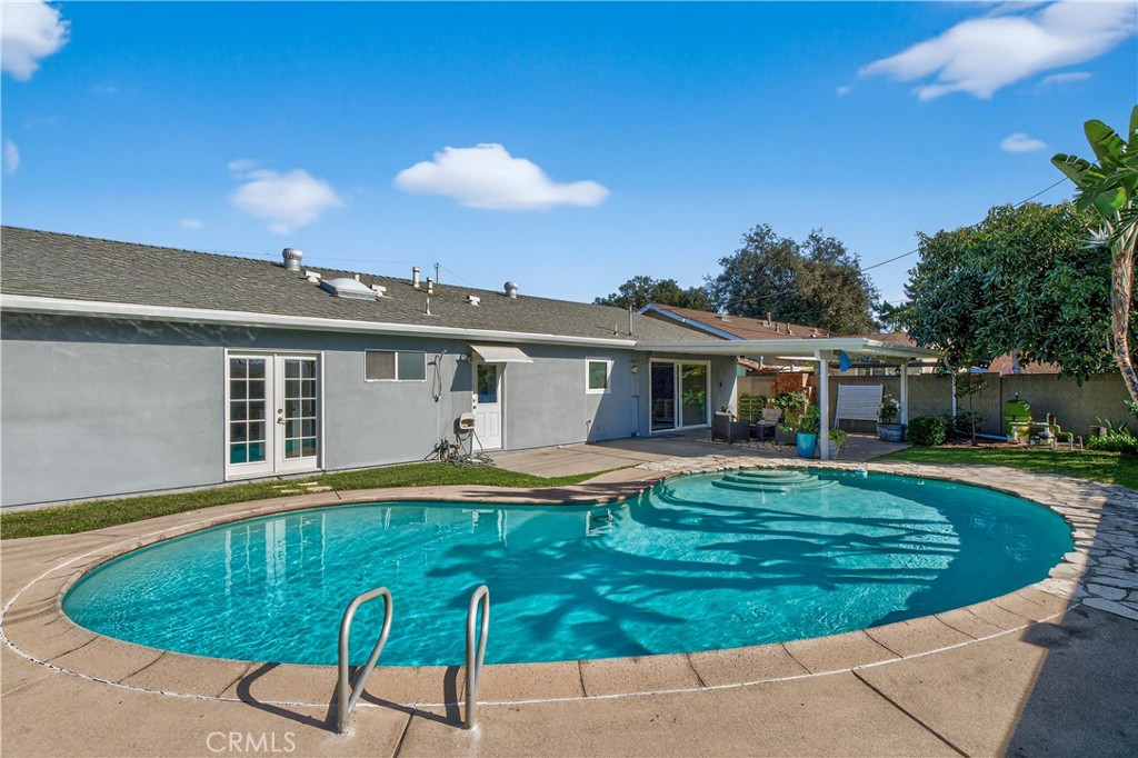 1610 East 20th Street Santa Ana, CA 92705 - Photo 32 of 43 a view of a house with swimming pool and sitting area
