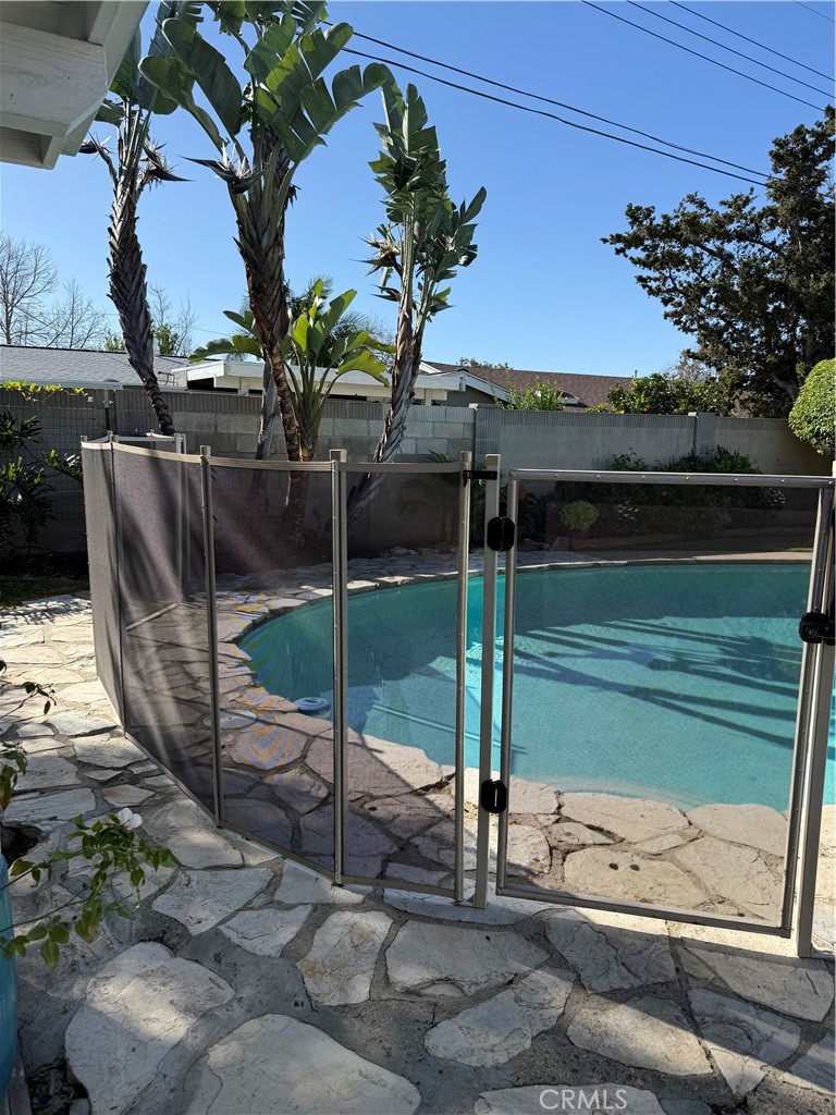 1610 East 20th Street Santa Ana, CA 92705 - Photo 35 of 43 Child Safety Fence