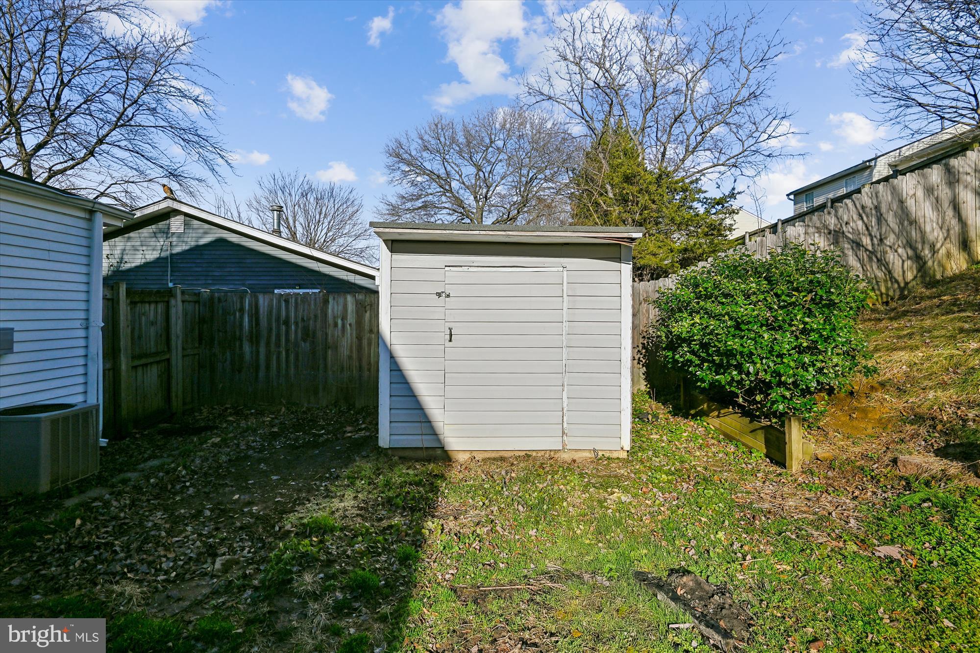 729 Chapelgate Drive Odenton, MD 21113 - Photo 16 of 64 a view of a house with backyard and garden