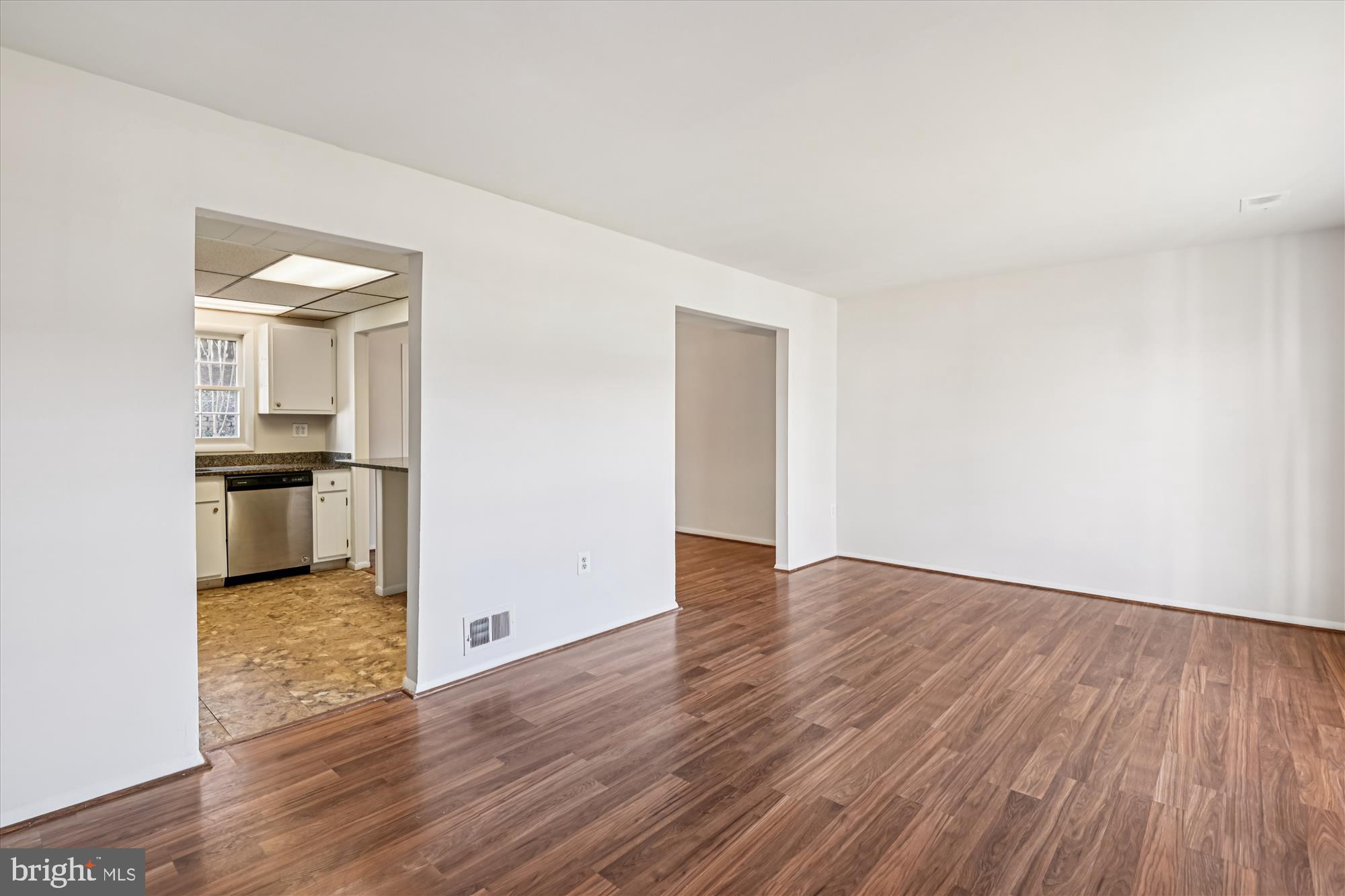 729 Chapelgate Drive Odenton, MD 21113 - Photo 24 of 64 a view of kitchen with wooden floor and electronic appliances