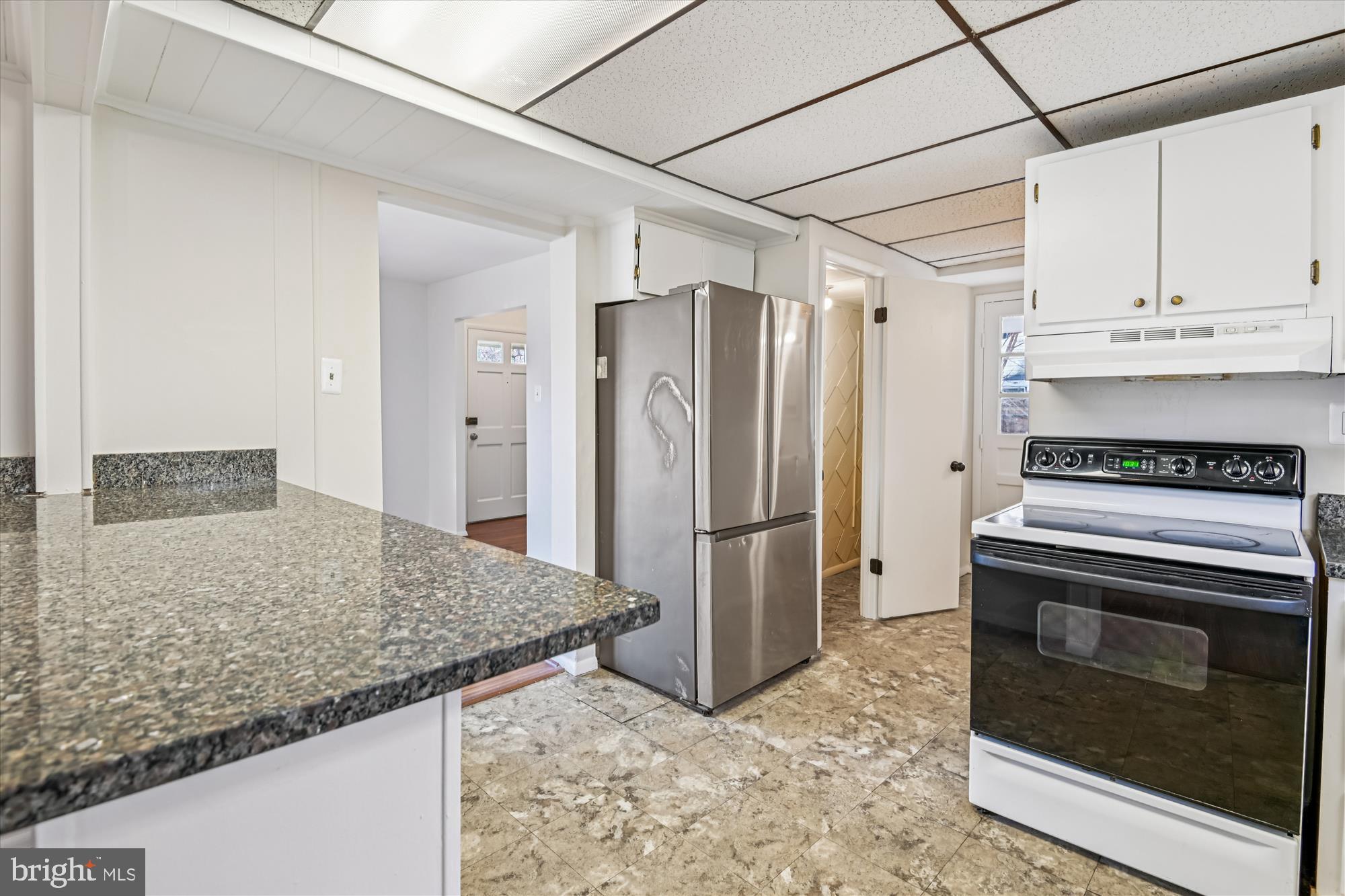 729 Chapelgate Drive Odenton, MD 21113 - Photo 31 of 64 a kitchen with stainless steel appliances granite countertop a refrigerator and a sink