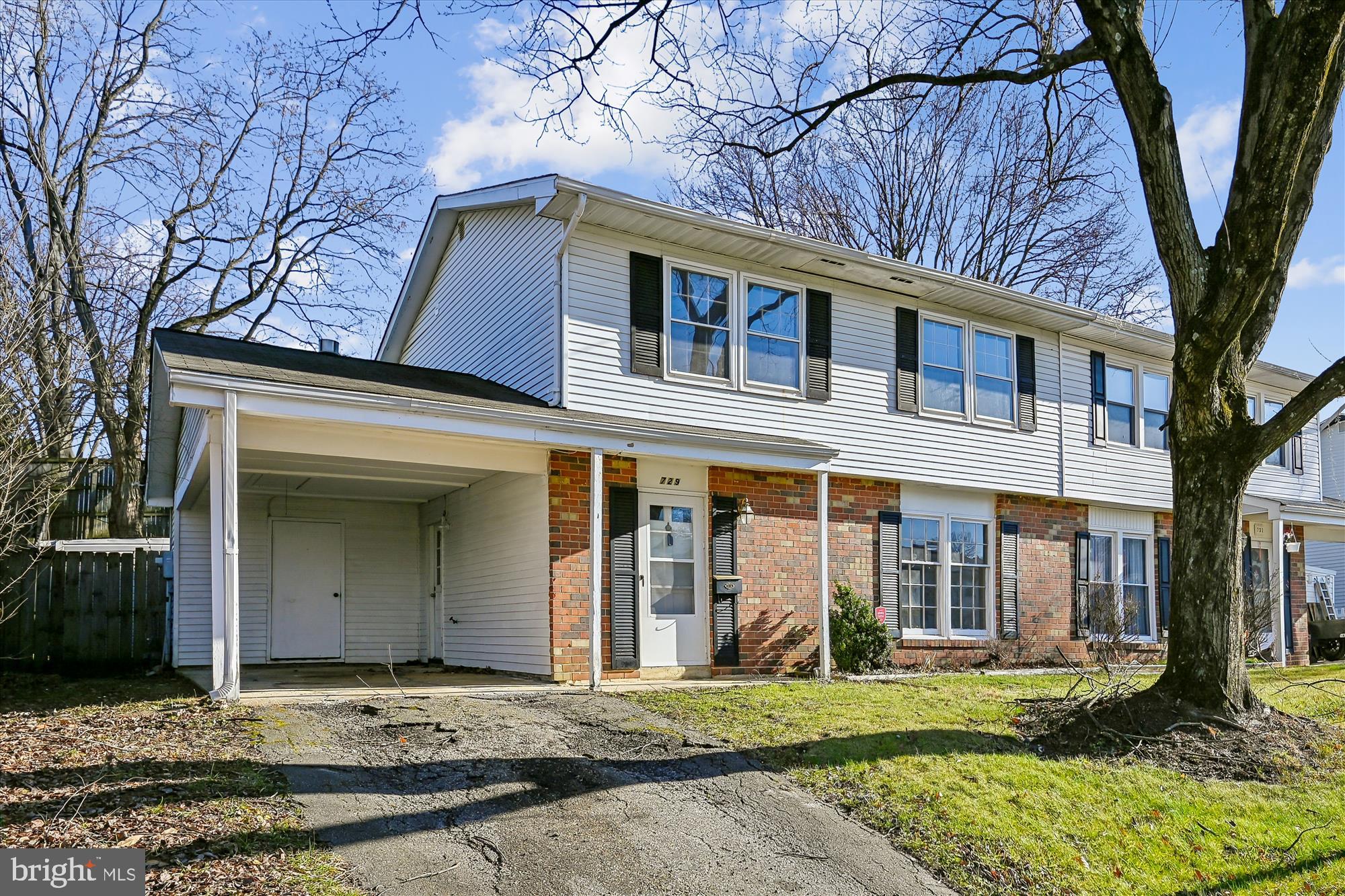 729 Chapelgate Drive Odenton, MD 21113 - Photo 4 of 64 a front view of a house with a yard
