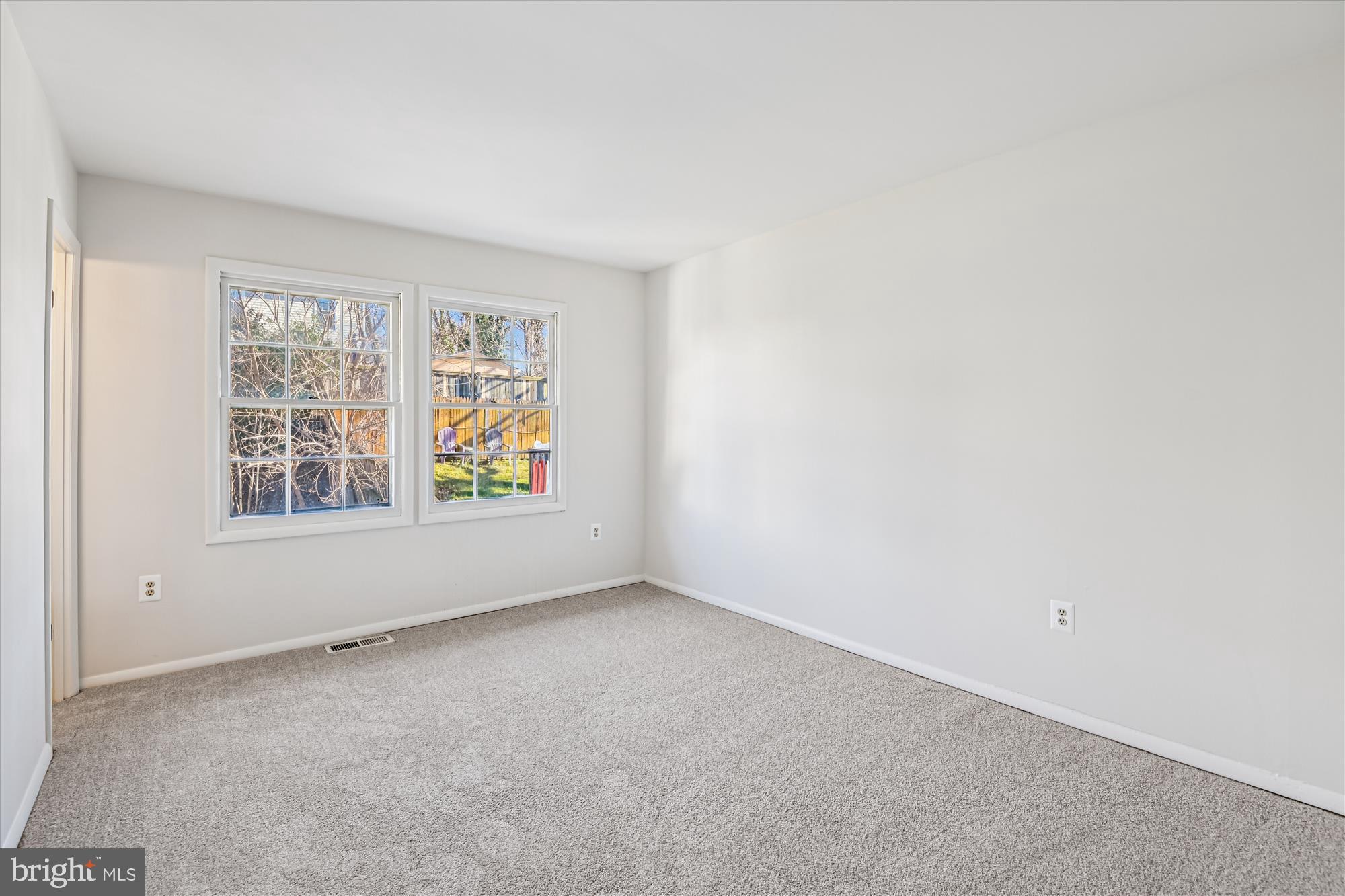 729 Chapelgate Drive Odenton, MD 21113 - Photo 43 of 64 an empty room with windows