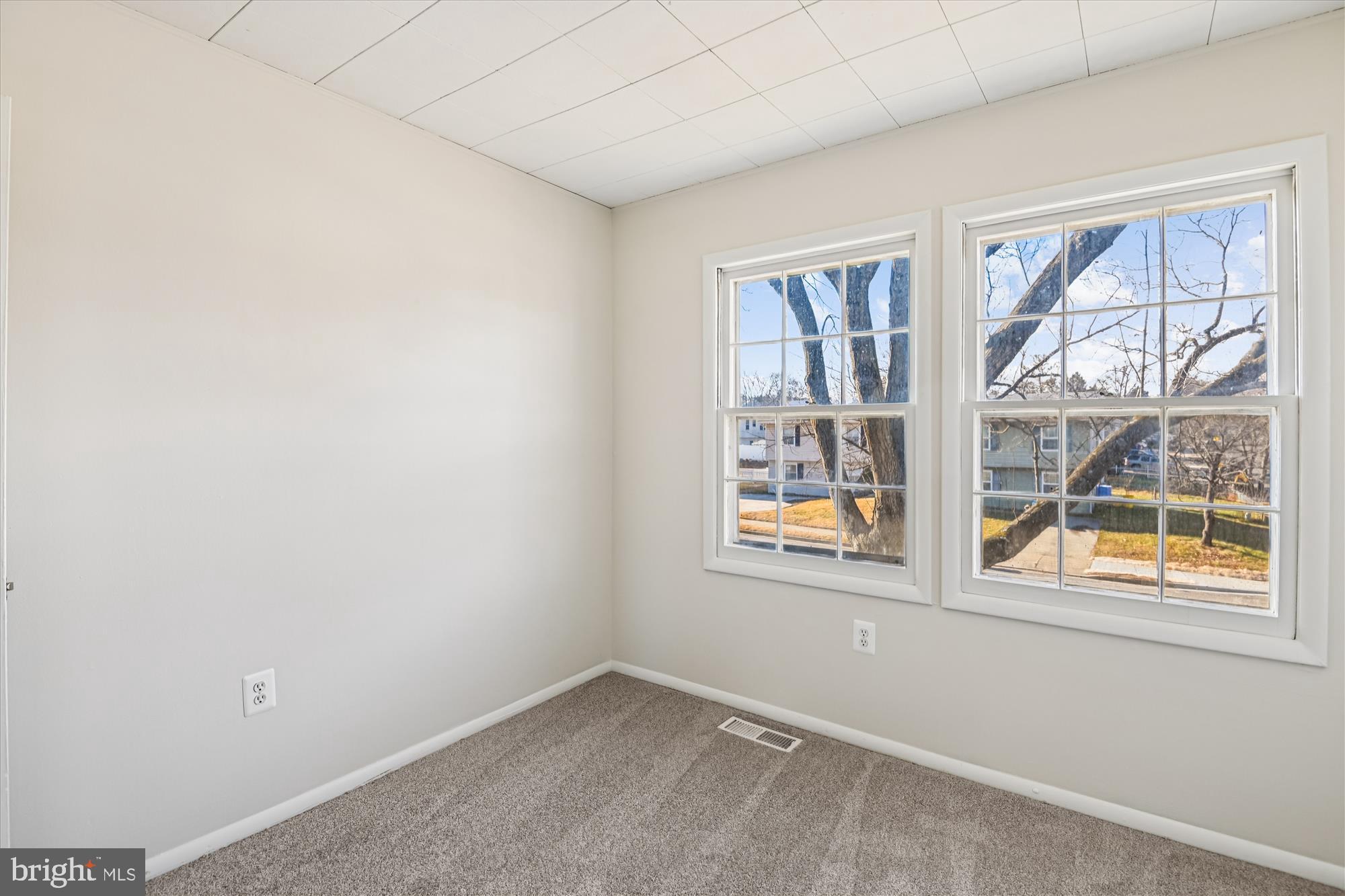 729 Chapelgate Drive Odenton, MD 21113 - Photo 52 of 64 an empty room with a window