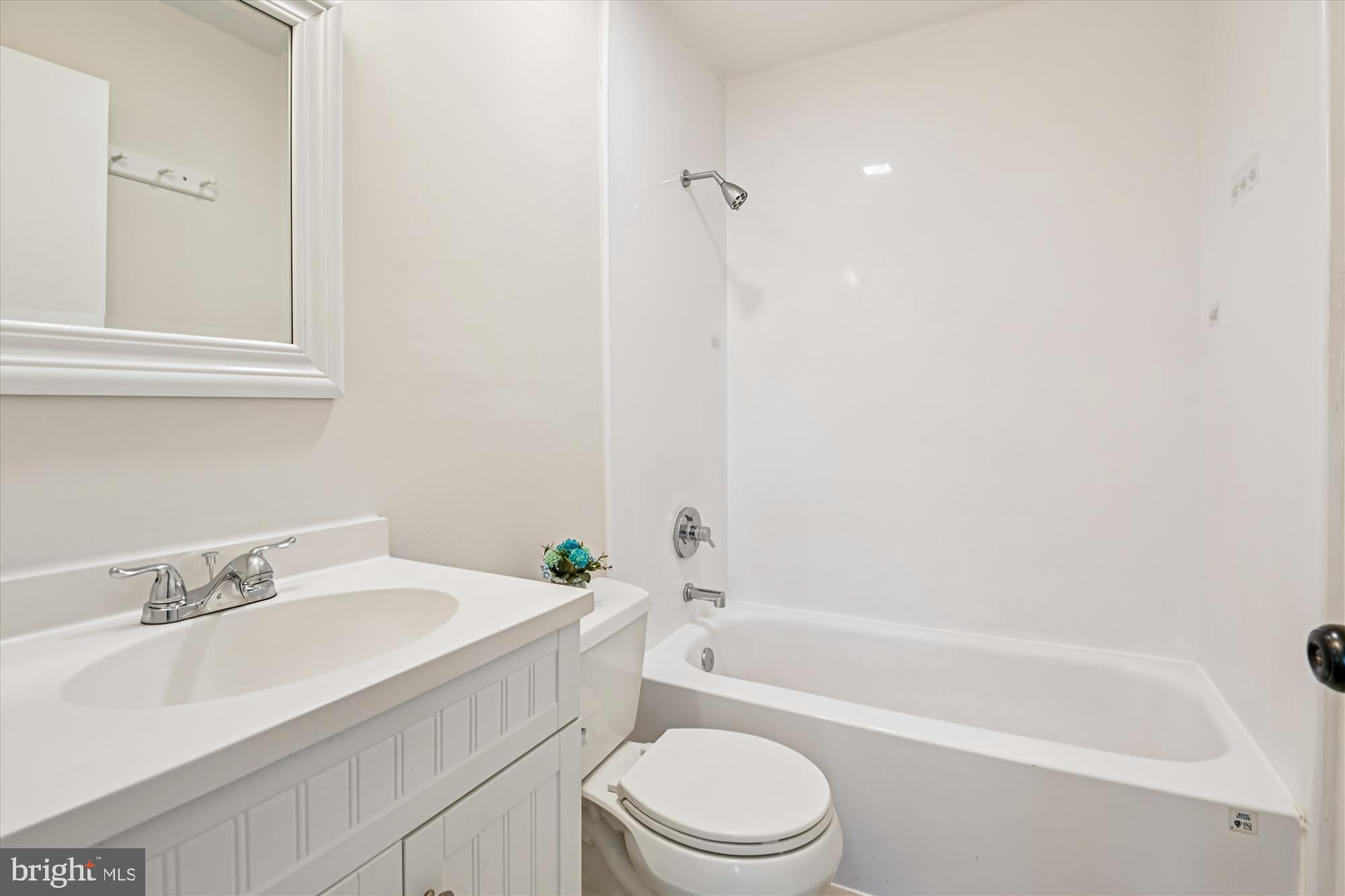 729 Chapelgate Drive Odenton, MD 21113 - Photo 59 of 64 a bathroom with a sink a toilet and bathtub