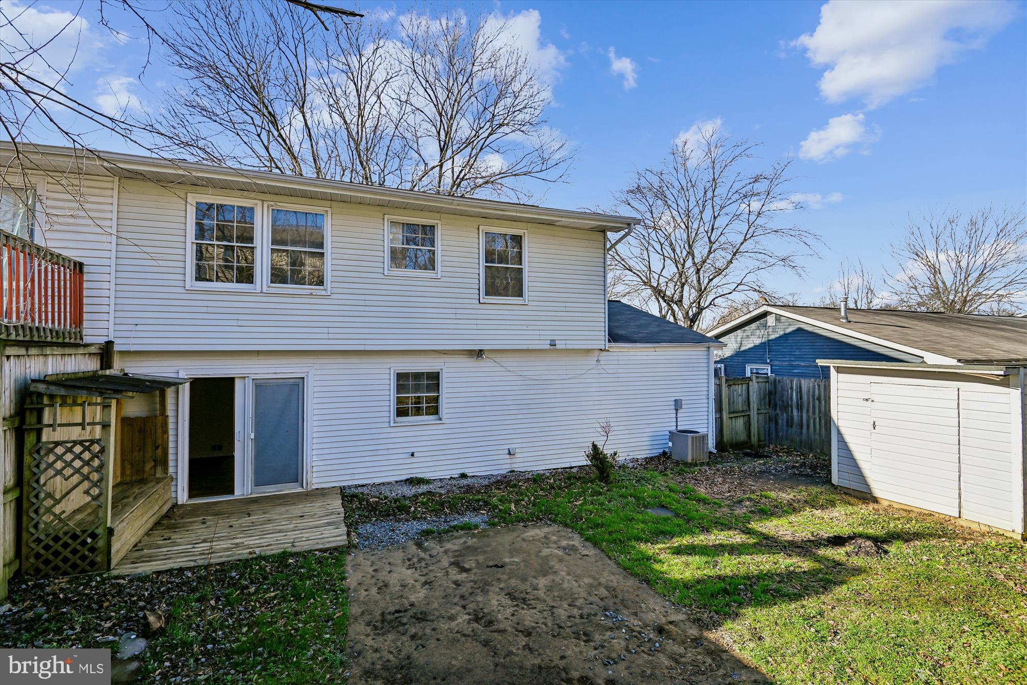 729 Chapelgate Drive Odenton, MD 21113 - Photo 10 of 64 a front view of a house with garden