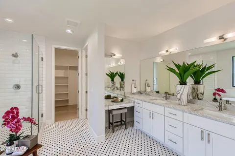 $1,220,000 | 3720 North 40th Place, Phoenix, AZ 85018