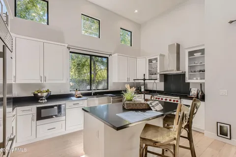 $1,225,000 | 3720 North 40th Place, Phoenix, AZ 85018