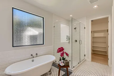 $1,225,000 | 3720 North 40th Place, Phoenix, AZ 85018