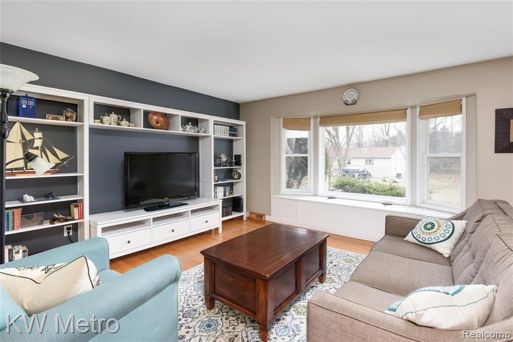 550 May Road Rochester Hills, MI 48307 - Photo 7 of 28