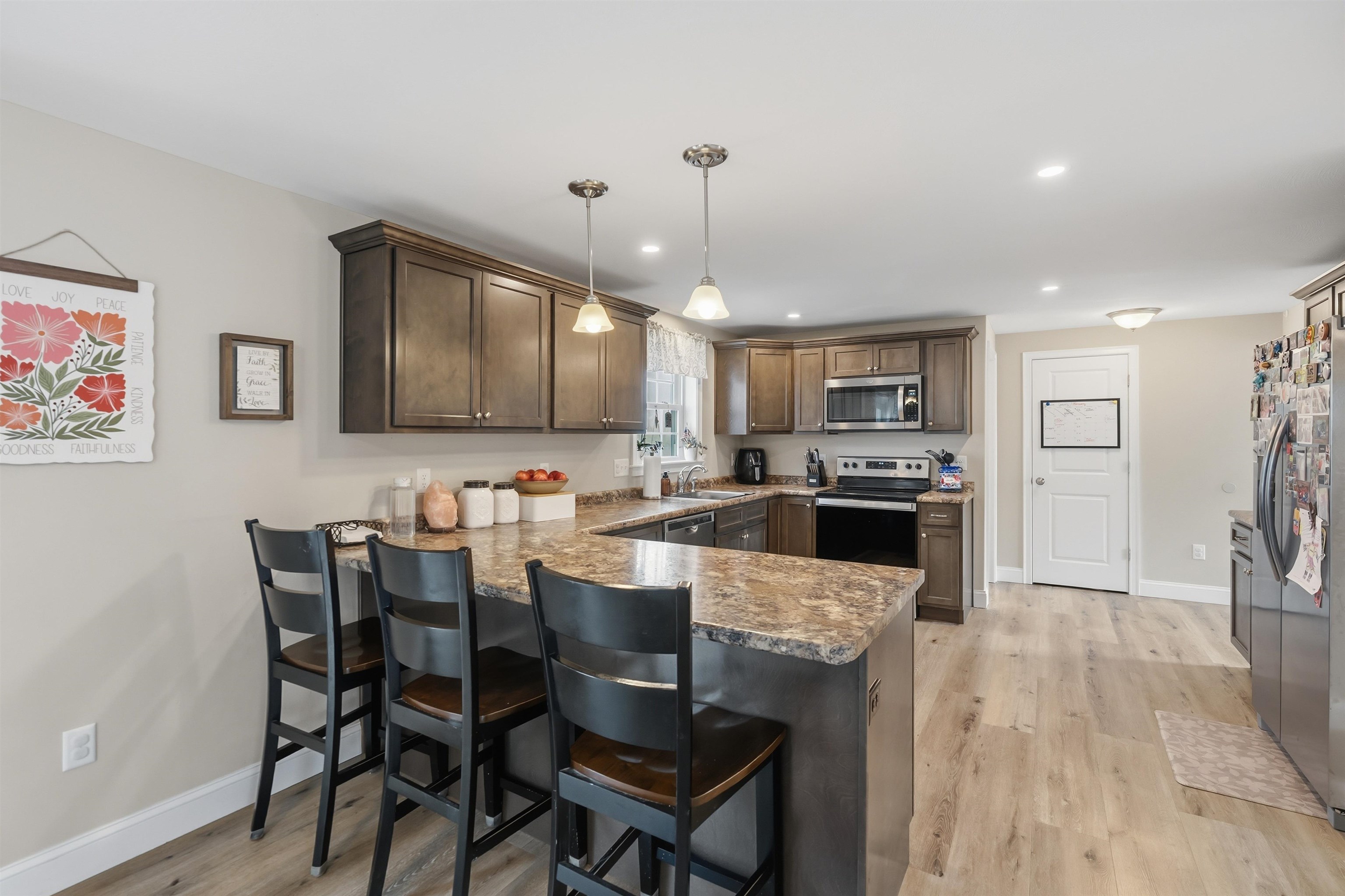 97 Timber Ridge Drive Milford, NH 03055 - Photo 5 of 31